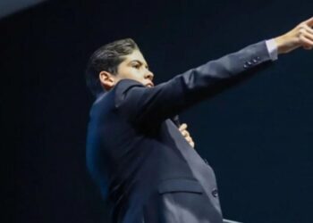 Pastor mirim de 15 anos compra residência de R$ 34 milhões e surpreende fiéis