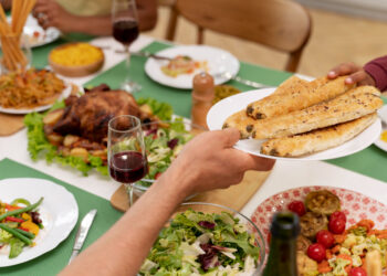 Adeus à mesa de madeira: nova tendência da Europa para as casas brasileiras em 2026