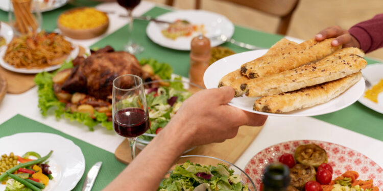 Adeus à mesa de madeira: nova tendência da Europa para as casas brasileiras em 2026