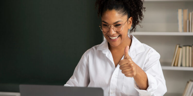 Professores estão pulando de alegria e devem ganhar novo bônus em 2026