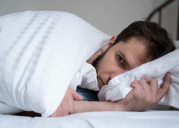 Você sente energia na hora de dormir? Aqui está o que isso significa