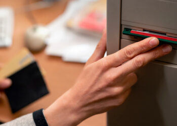 Moradores de três municípios passam a ter direito ao saque de R$ 6 mil da Caixa até janeiro