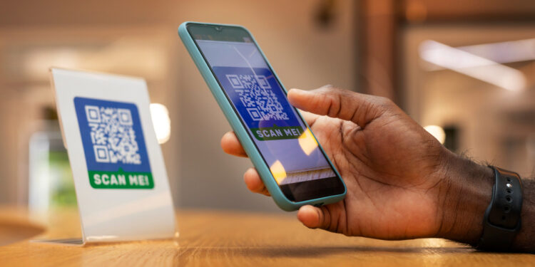 Pix chega para quem possui cartão de crédito ou débito ativo