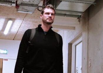 Técnico brasileiro largou o país do futebol e foi confirmado como novo treinador de time da NBA