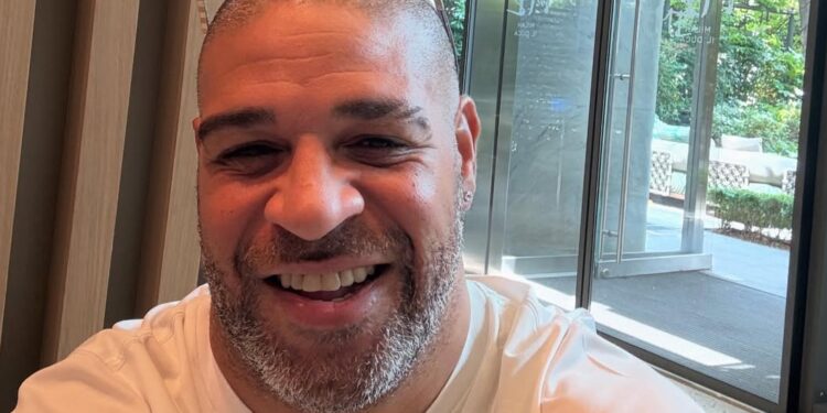 Adriano Imperador quebra o silêncio e desabafa sobre operação policial que chocou o Rio de Janeiro