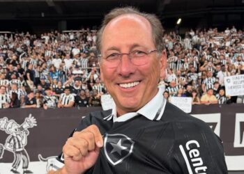 Empresário fez proposta de R$ 3 bilhões e SAF de clube brasileiro já foi avisada sobre a compra