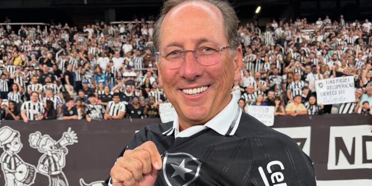 Empresário fez proposta de R$ 3 bilhões e SAF de clube brasileiro já foi avisada sobre a compra