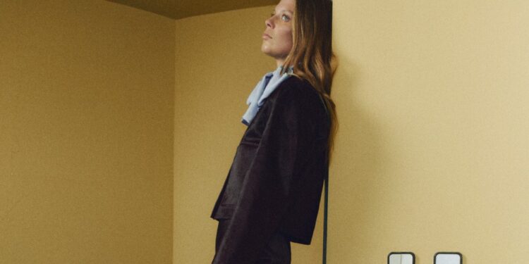 Marca de roupas queridinha por brasileiros confirma volta ao Brasil em grande estilo