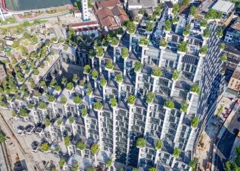 “Super Shopping” com 9 andares e 166 lojas virou o principal ponto turístico deste lugar