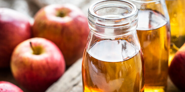 Esse vinagre específico vai acelerar o seu emagrecimento — mas nem todo mundo deve usar