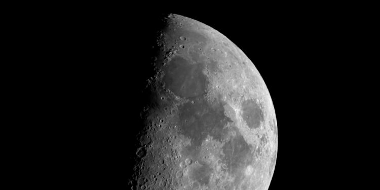 Nossa Lua não é única: NASA já identificou 891 luas no universo