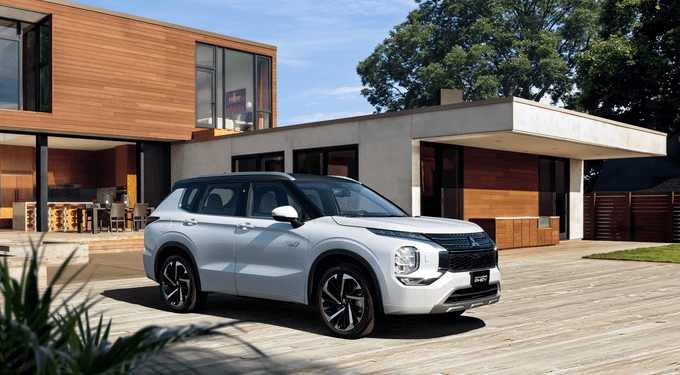 Mitsubishi lança novo gigante das pistas no Brasil: SUV com 7 lugares e MUITO econômico