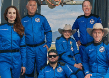 Blue Origin finalmente revela quem é o passageiro secreto que viajar ao espaço