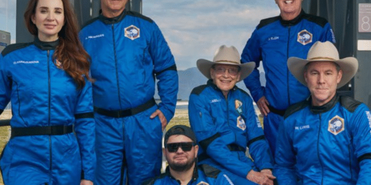 Blue Origin finalmente revela quem é o passageiro secreto que viajar ao espaço