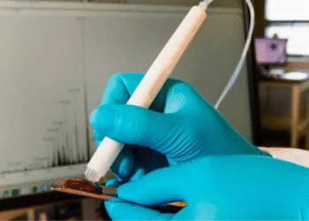 Caneta que antecipa o câncer chega ao Brasil e promete salvar a vida de milhões