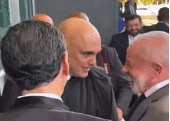 Jogador do Corinthians é lembrado em encontro entre Lula e Alexandre de Moraes