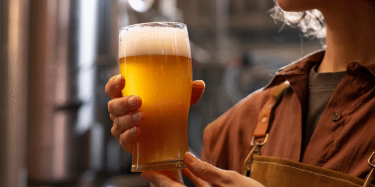 Cerveja com suco de limão e tangerina é eleita a melhor do Brasil