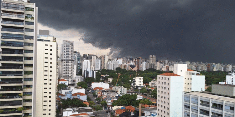 Defesa Civil emite alerta para São Paulo: forte tempestade está por vir