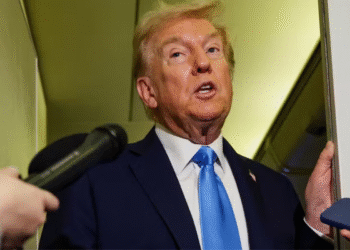 Enquanto Brasil lida com operação no RJ, Trump ordenou ataque com bombas em suspeitos do tráfico