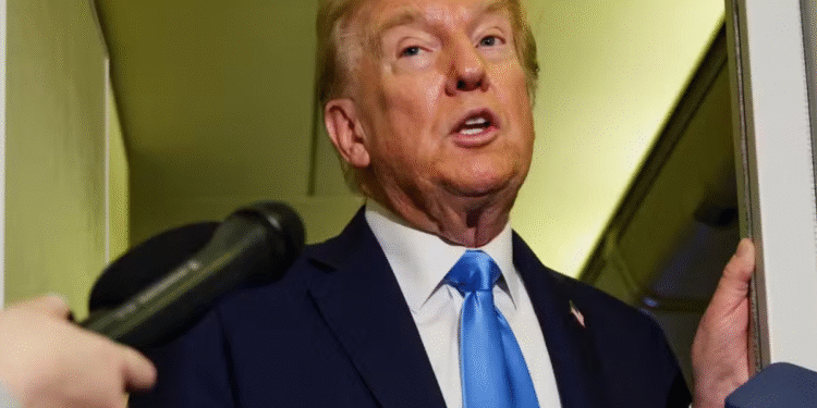 Enquanto Brasil lida com operação no RJ, Trump ordenou ataque com bombas em suspeitos do tráfico