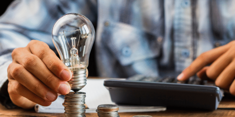 Enquanto você vigia a geladeira, o verdadeiro vilão da conta de luz dispara os valores na sua casa