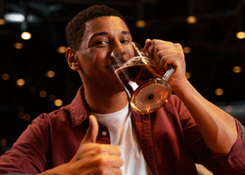 Especialistas revelam bebidas que não oferecem risco de metanol, para você beber tranquilo no fim de semana