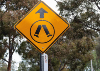 Essa é a placa de trânsito mais estranha já vista no Brasil