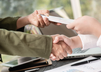 Governo confirma e vai pagar R$ 30.000 para famílias que recebem até R$ 9.600 por mês