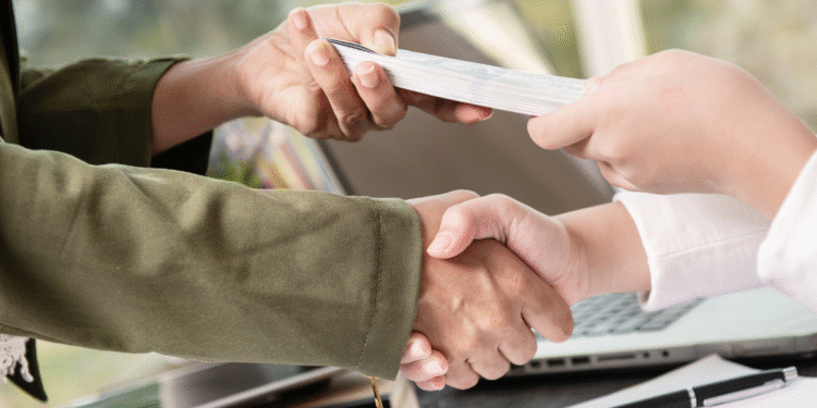 Governo confirma e vai pagar R$ 30.000 para famílias que recebem até R$ 9.600 por mês