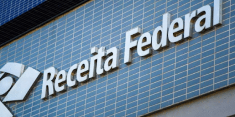 Já pensou em comprar um iPhone por R$ 300? Com o leilão da Receita Federal é possível