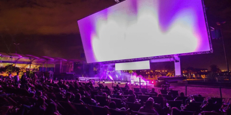 Maior sala de cinema do mundo é inaugurada no Brasil