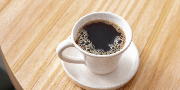 Médico alerta: pare imediatamente de beber café se você apresentar algum desses sinais