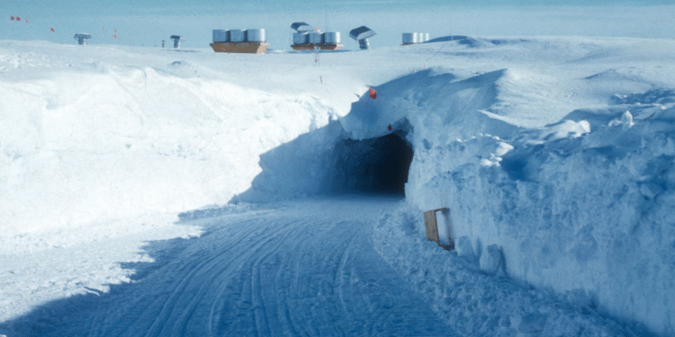 NASA encontrou um segredo obscuro enterrado a 30 metros debaixo do gelo