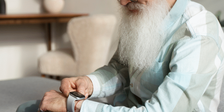 Novo smartwatch da Apple começa a ser vendido no Brasil e todo idoso deveria comprar