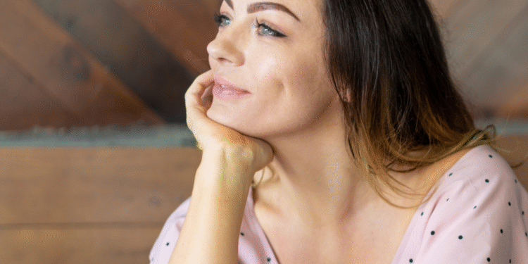 O que significa falar em voz alta quando você está sozinho, segundo a psicologia