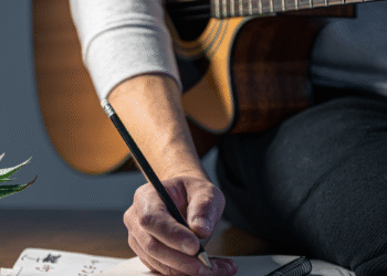 Qual o salário de um compositor musical e como iniciar a carreira?