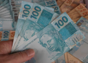 R$ 2.500 e nada mais: FGTS vai encolher e brasileiros estão revoltados