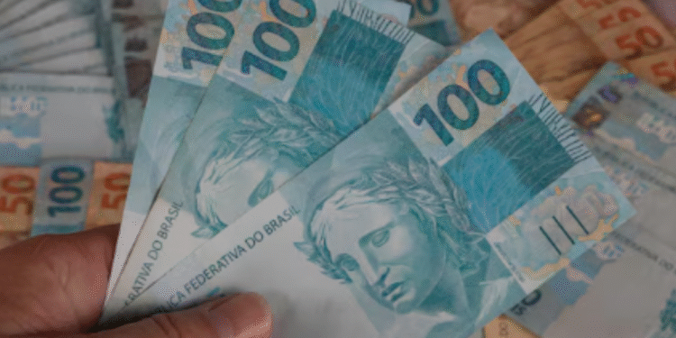 R$ 2.500 e nada mais: FGTS vai encolher e brasileiros estão revoltados