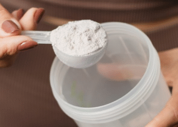 Saiba por que a creatina é indicada para idosos com 60+ anos