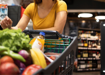 Supermercado tradicional em que vários brasileiros compram fecha as portas para conter gastos