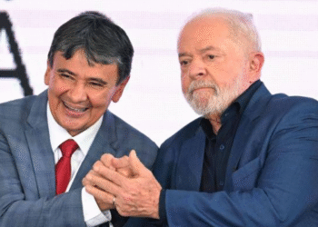 Trocar a carteira de trabalho pelo Bolsa Família? Ministro de Lula se confunde e vira meme