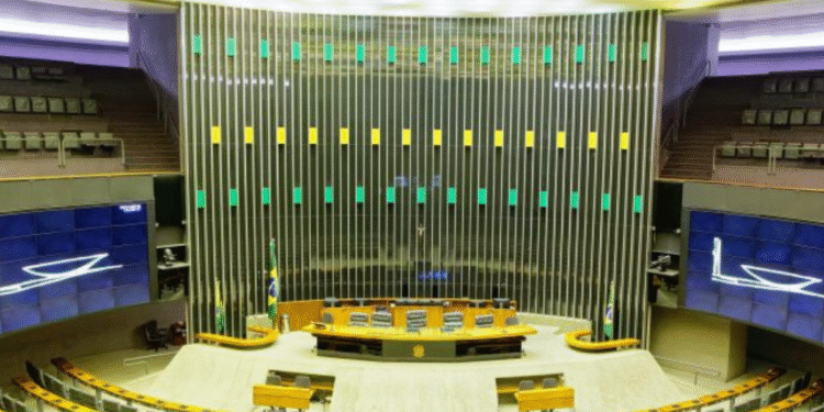 Votação na Câmara vai definir o futuro dos brasileiros hoje (01/10)