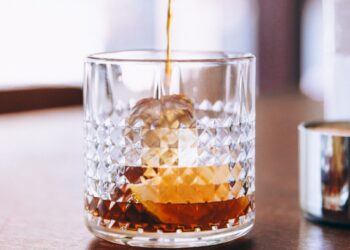 Tecnologia brasileira detecta metanol em garrafas fechadas com 97% de precisão!