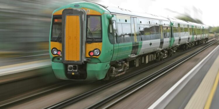 Gigante do transporte ferroviário chega ao Brasil e vai produzir 44 trens de última geração