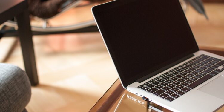 Sua internet está travando? Esse truque no modem pode melhorar a velocidade e evitar desconexões