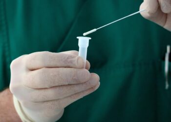 Autoridades em alerta: nova variante da Covid que apresenta sintomas incomuns