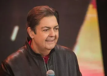 Enquanto Silvio Santos tinha 1,80m, altura de Faustão é impressionante