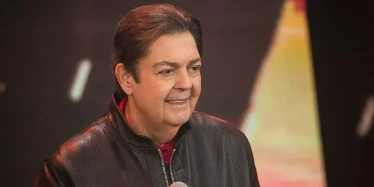 Enquanto Silvio Santos tinha 1,80m, altura de Faustão é impressionante