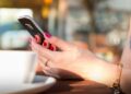Diretor do Instagram confessa: seu celular está te espionando?