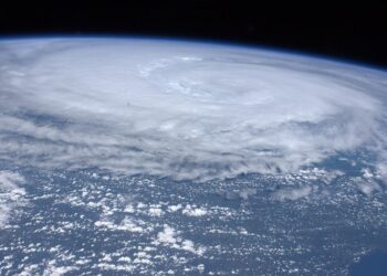 Países no mundo todo ligam sinal de alerta para o furacão mais temido de 2025